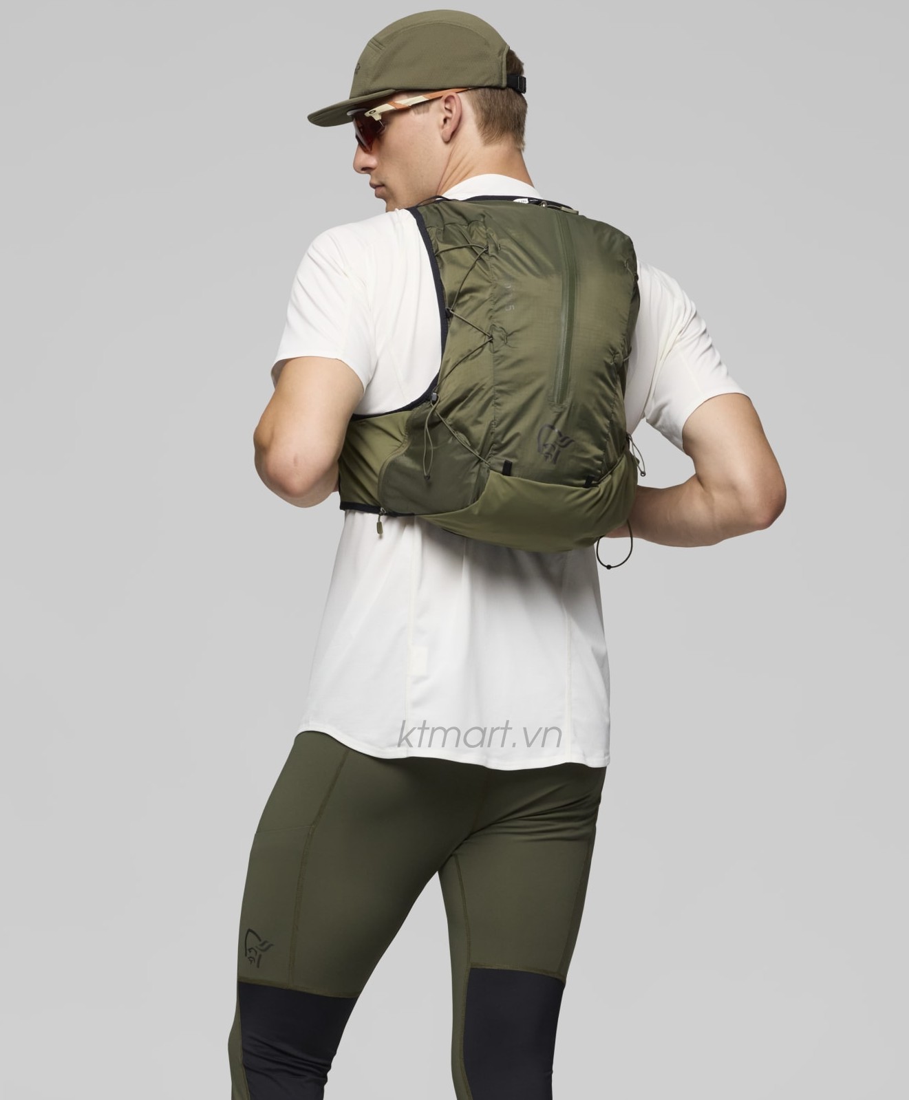 Norrona-Senja-Econyl70-15L-Pack-5813-25-size-S-M-9.jpg
