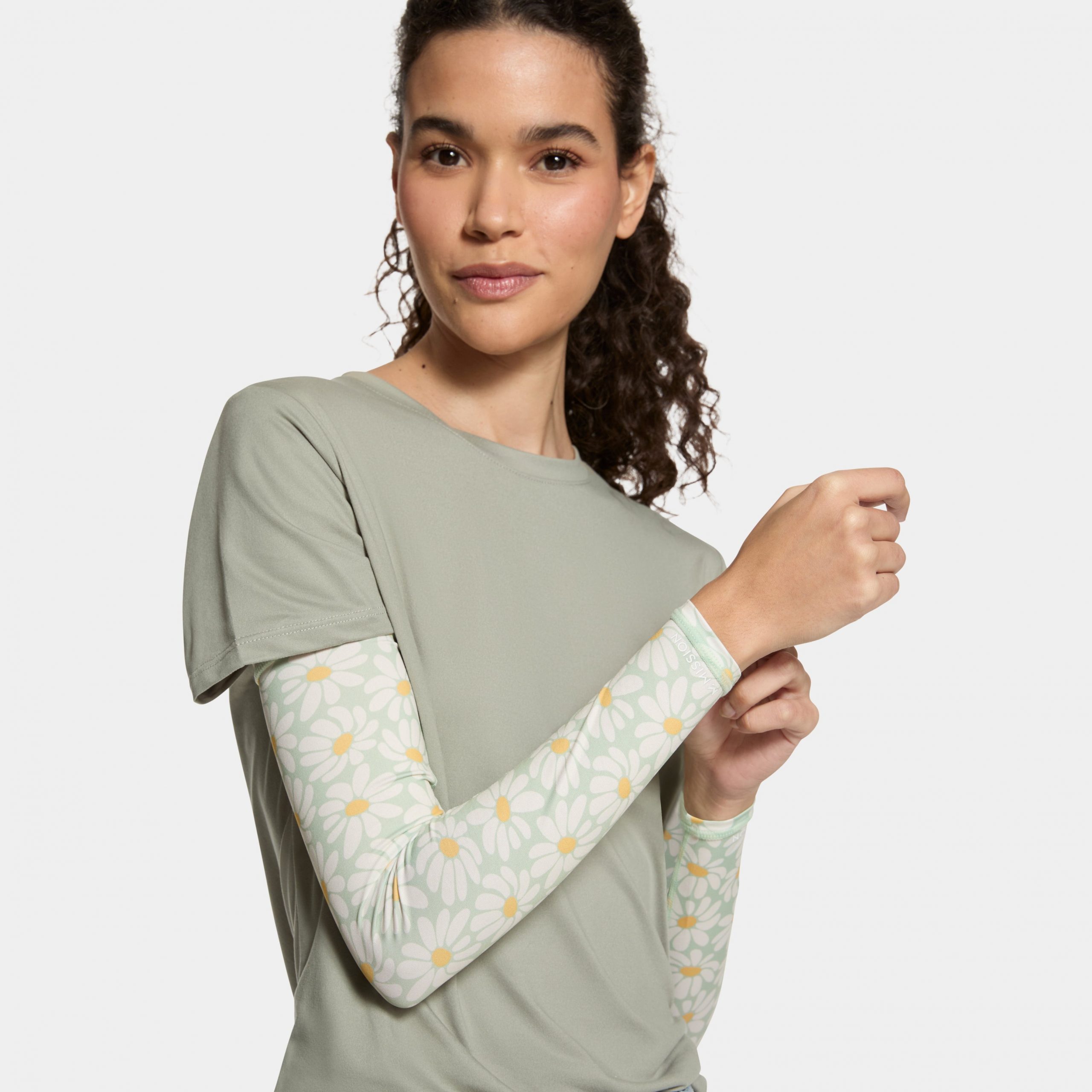 Ong-tay-chong-nang-Mission-Cooling-Sun-Sleeves-UPF-50-Sun-Protection_Mission Cooling Sun Sleeves-UPF 50 Sun Protection ktmart 3.jpg
