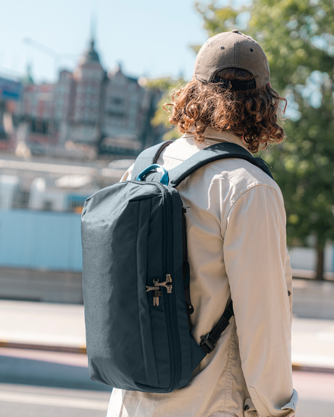 Pacsafe-Anti-Theft-V-16-Commuter-Backpack-30635347-2.jpg?v=1774325121