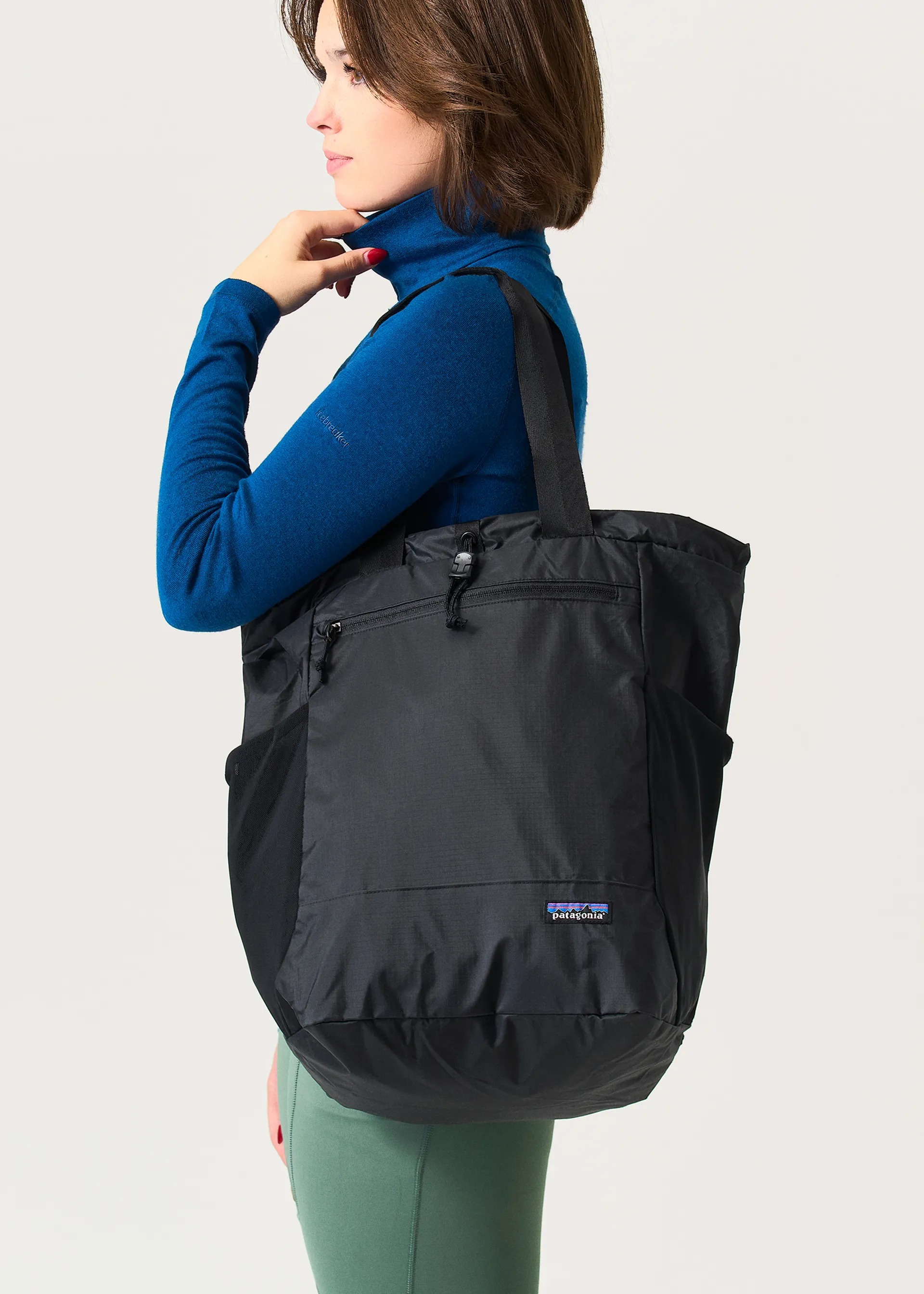 Patagonia-Ultralight-Black-Hole-Tote-Pack-27L-48809-Black-22.jpg?v=1775034880