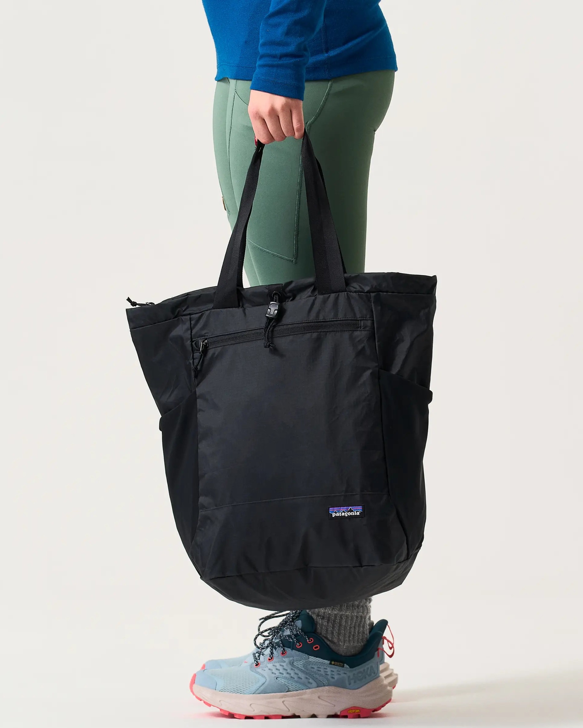 Patagonia-Ultralight-Black-Hole-Tote-Pack-27L-48809-Black-24.jpg?v=1775034890