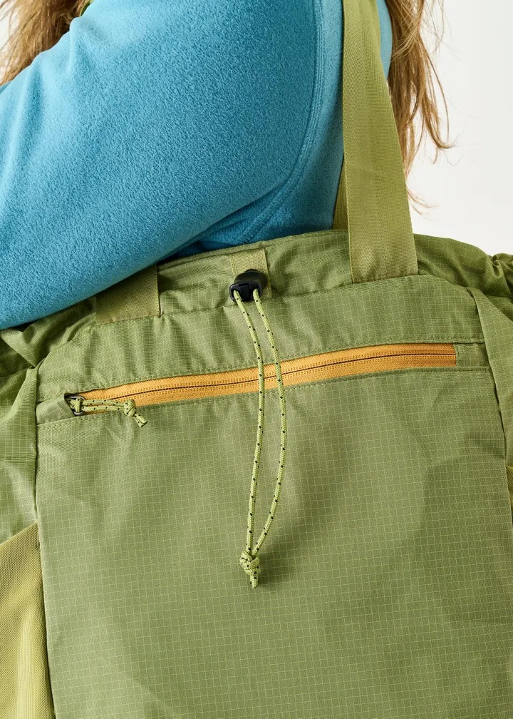 Patagonia Ultralight Black Hole Tote Pack 27L 48809 Buckhorn Green ktmart 12.jpg