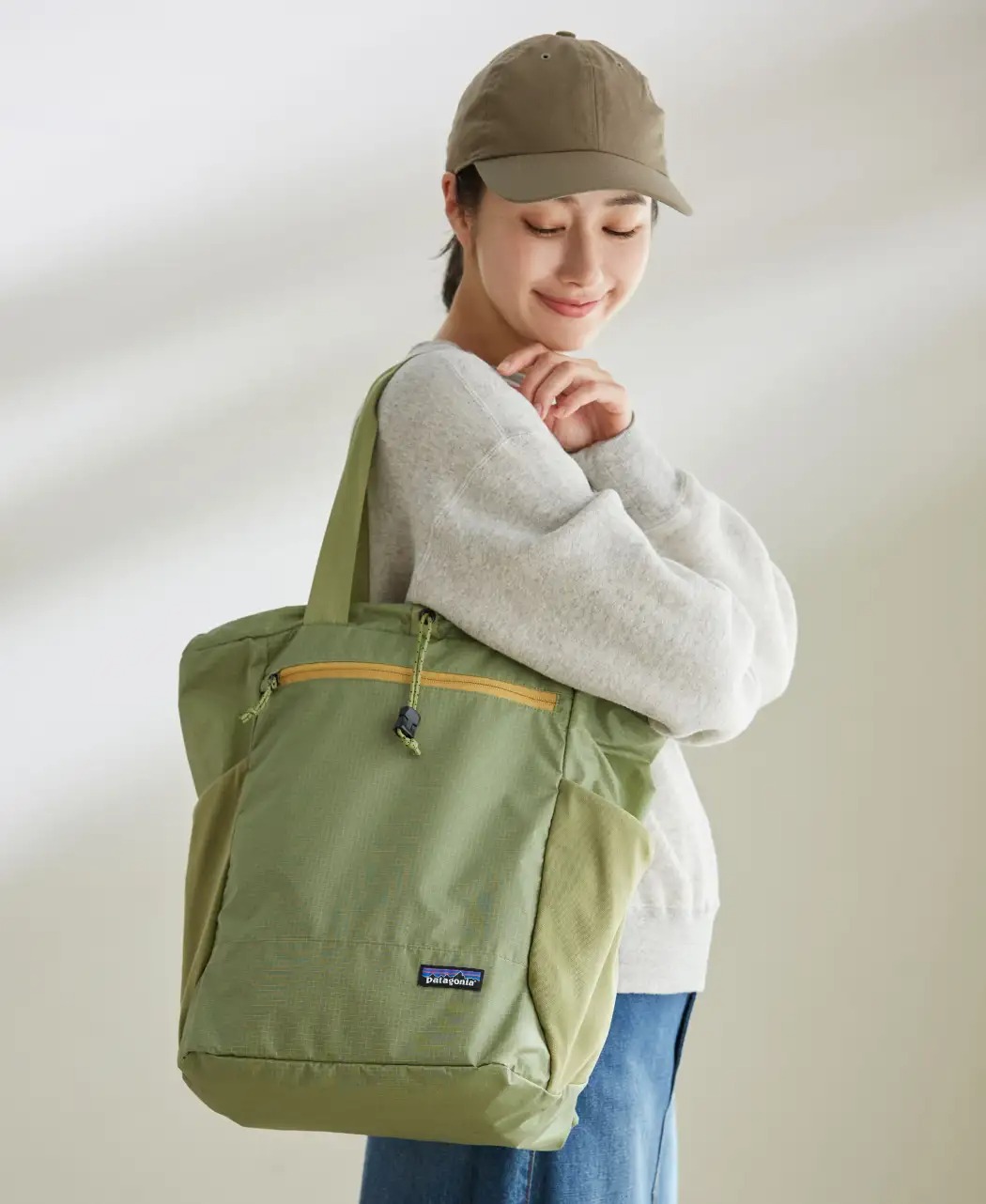 Patagonia Ultralight Black Hole Tote Pack 27L 48809 Buckhorn Green ktmart 16.jpg