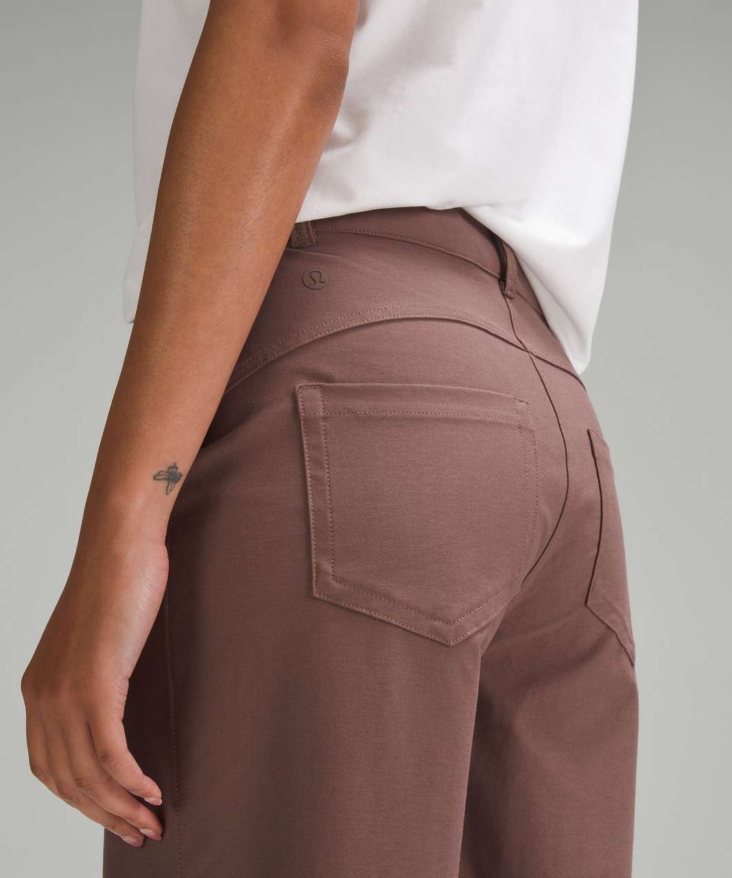 Quan-Lululemon-City-Sleek-5-Pocket-High-Rise-Wide-Leg-Pant-LW5ENJS-size-26-4.jpg
