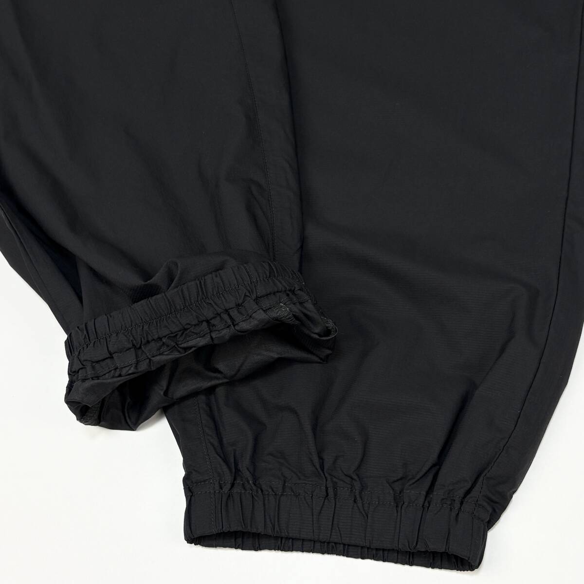 Quan-gio-Mountain-Hardwear-x-Beams-Kor-Air-Shell-Pants-size-M-Nhat-12.jpg
