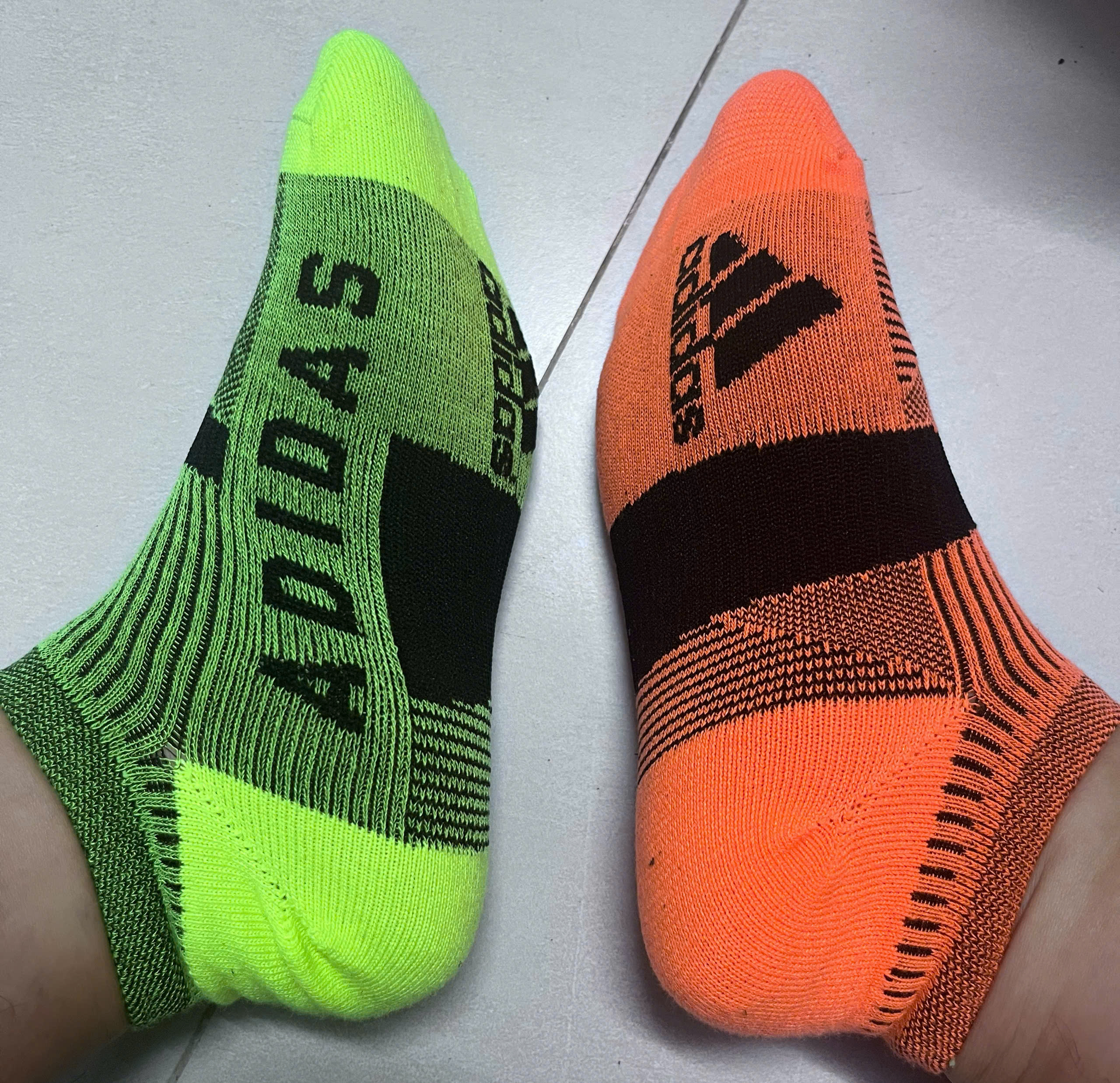 Set-3-doi-tat-the-thao-Adidas-Sports-Linear-Logo-Unisex-Sneaker-Length-Socks-Set-of-3-3.jpg?v=1776648704