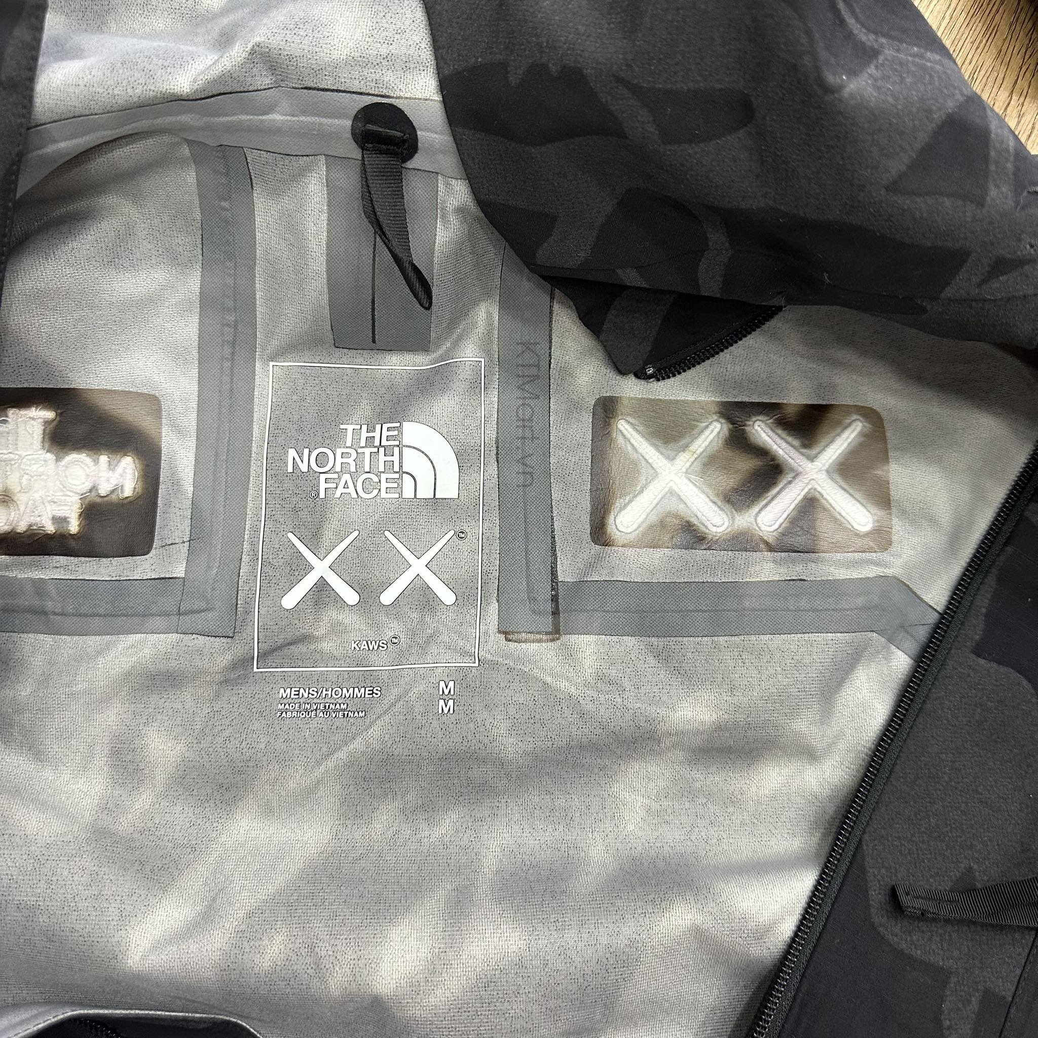 THE-NORTH-FACE-x-KAWS-Freeride-Jacket-NF0A7WLQ-size-M-9.jpg?v=1773025001