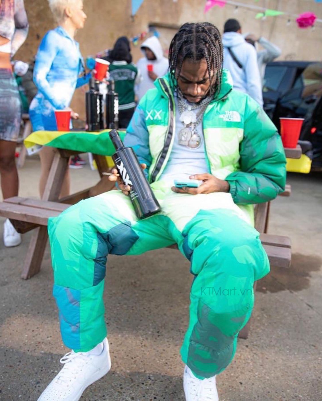 The-North-Face-X-KAWS-Retro-1996-Nuptse-Pants-NF0A7WLV-size-M-2.jpg?v=1773019362