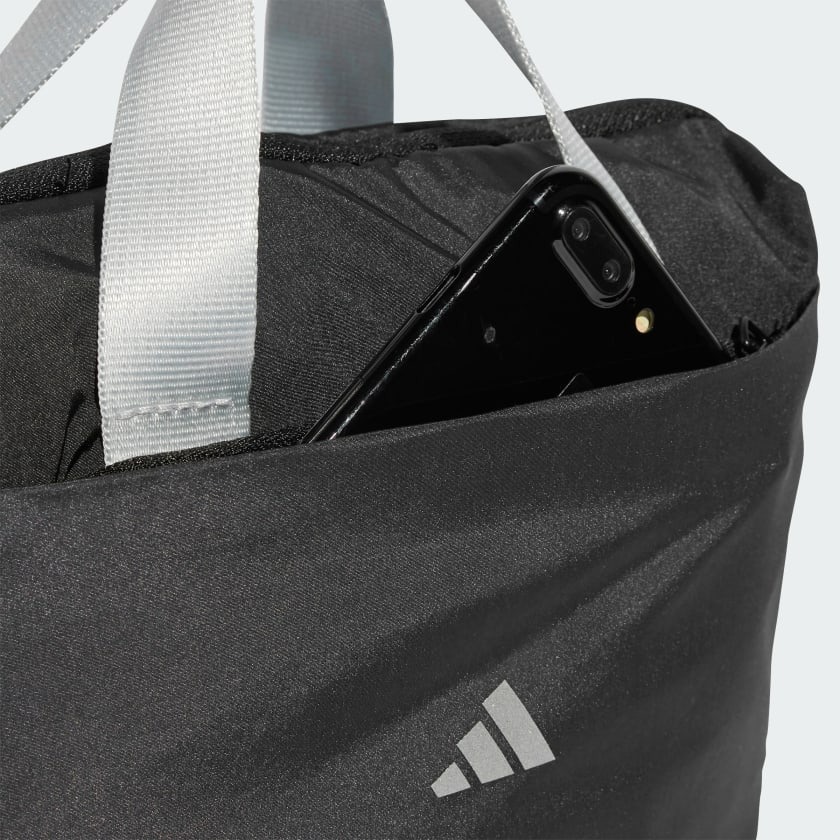 Tui-Adidas-Gym-HIIT-Pouch-IM5503-5.jpg?v=1770003925