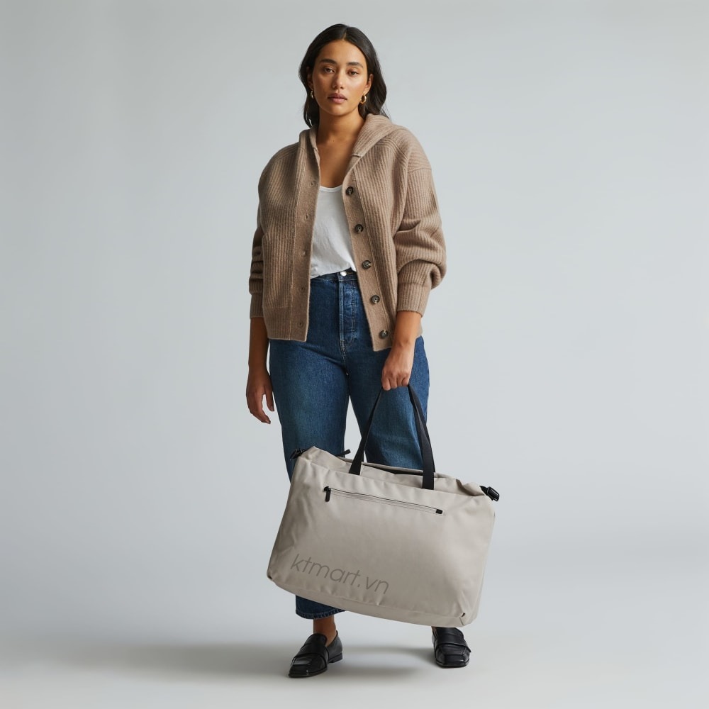 Tui-Everlane-The-ReNew-Transit-Weekender-28L-13.jpg?v=1778122272