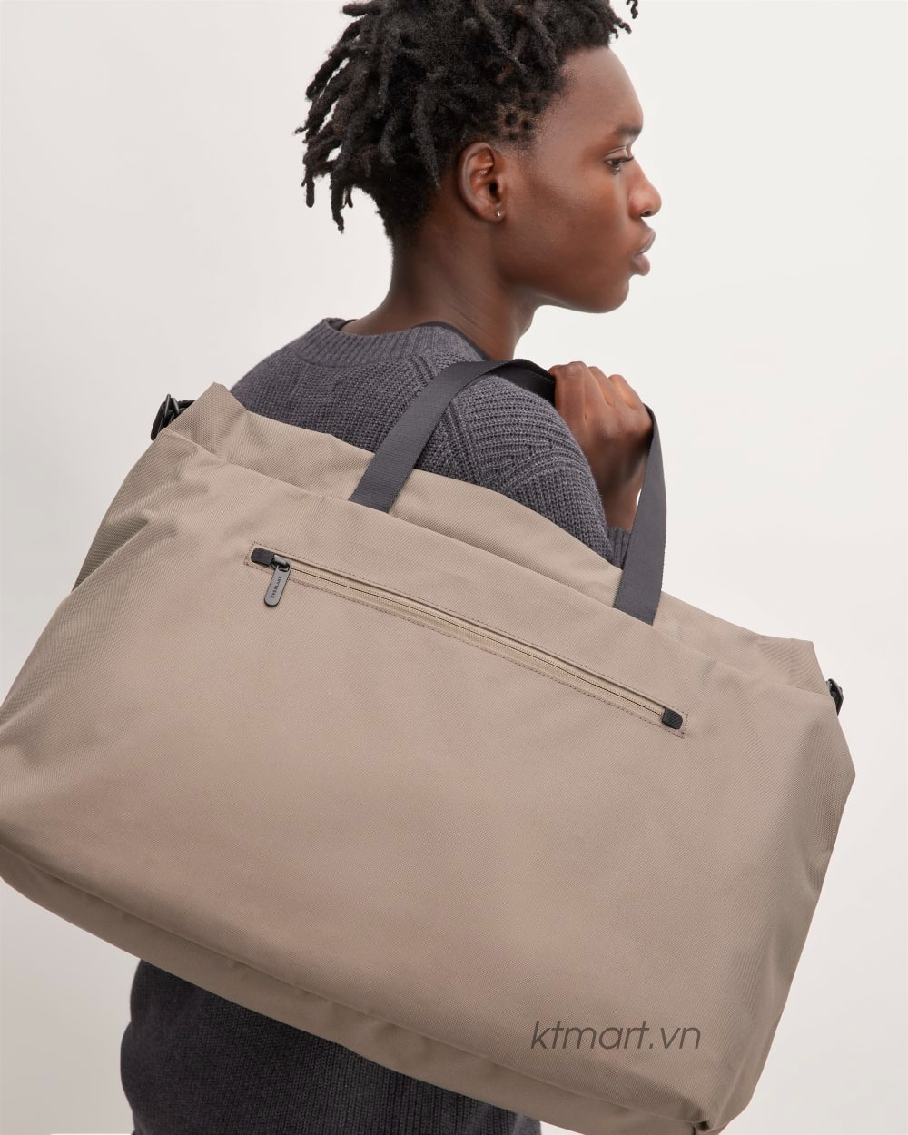 Tui-Everlane-The-ReNew-Transit-Weekender-28L-18.jpg?v=1778122299