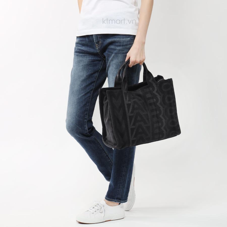 Tui-Marc-Jacobs-The-Outline-Monogram-Medium-Tote-Bag-2S3HTT010H04-15.jpg?v=1770269116