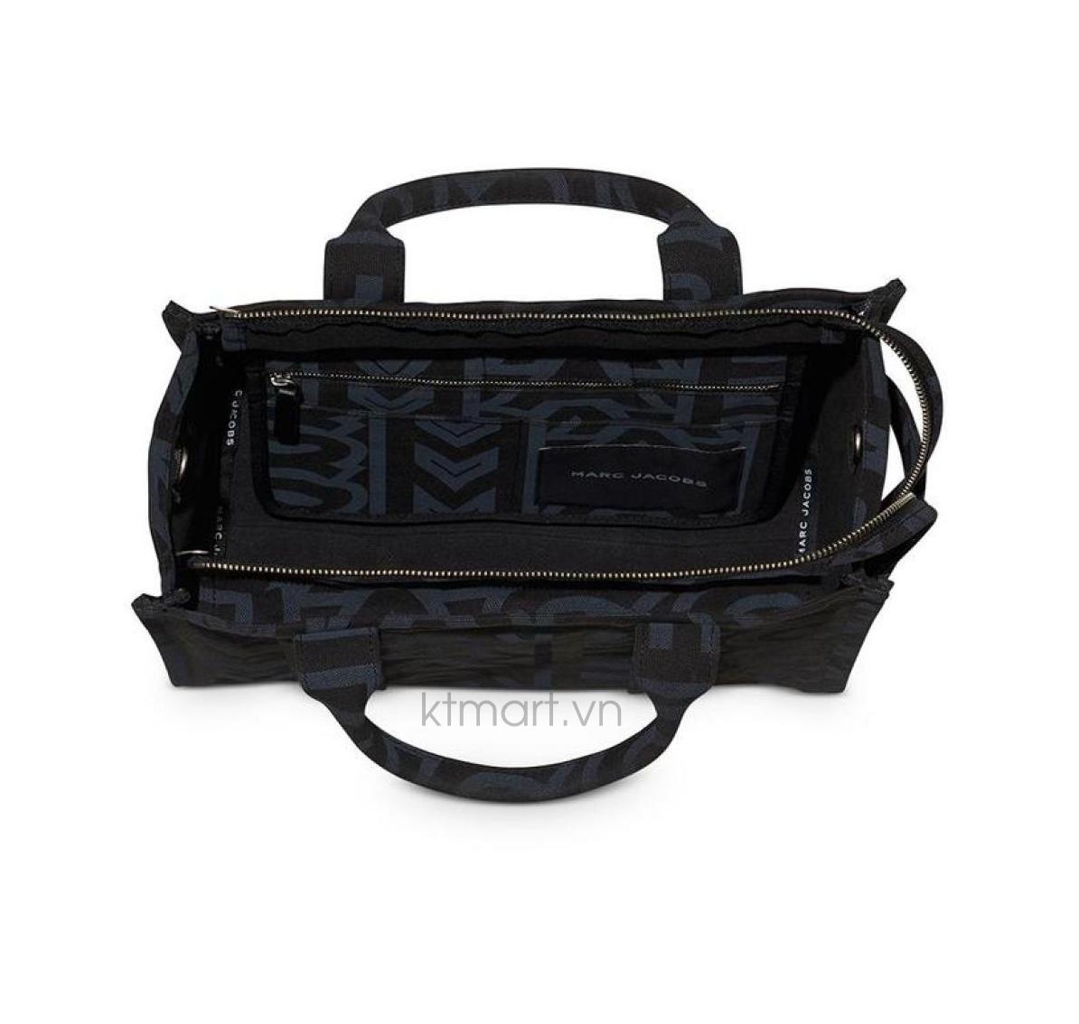 Tui-Marc-Jacobs-The-Outline-Monogram-Medium-Tote-Bag-2S3HTT010H04-19.jpg?v=1770269150