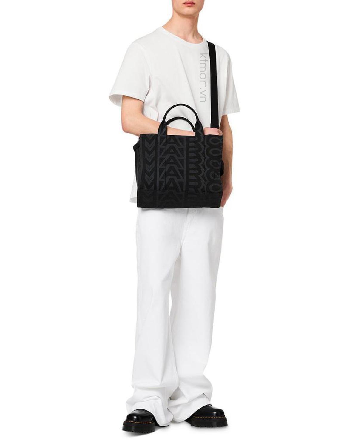 Tui-Marc-Jacobs-The-Outline-Monogram-Medium-Tote-Bag-2S3HTT010H04-6.jpg?v=1770269054
