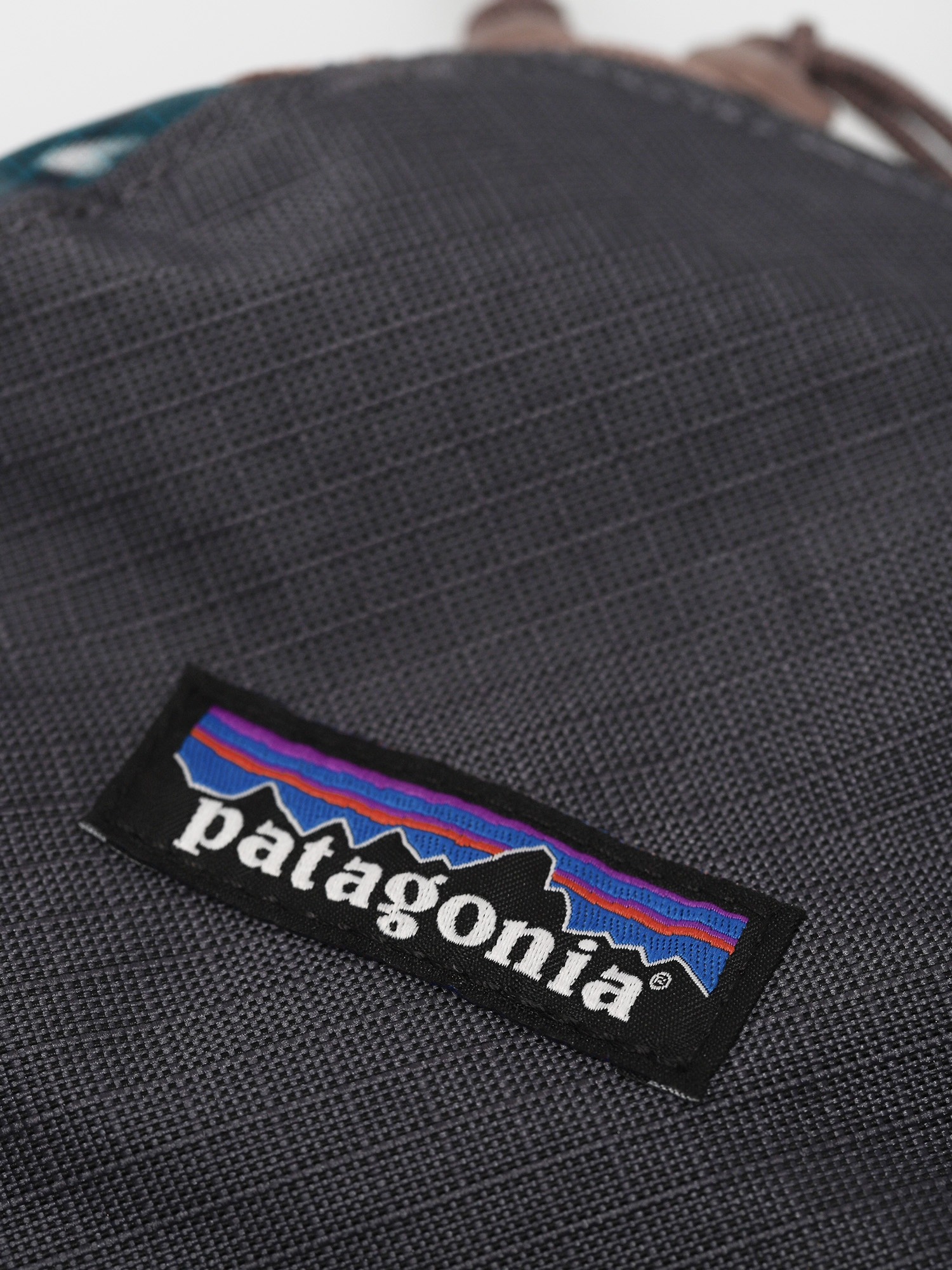 Tui-Patagonia-Black-Hole-Cube-Small-3L-49361-Patagonia-22.jpg?v=1774940497