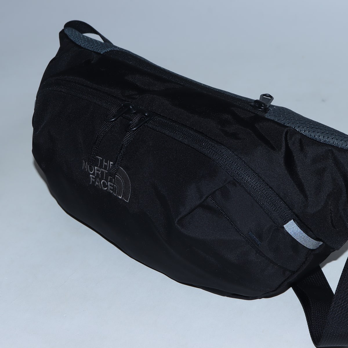 Tui-The-North-Face-Shoulder-Bag-Black-NM72355K-17.jpg?v=1770256358
