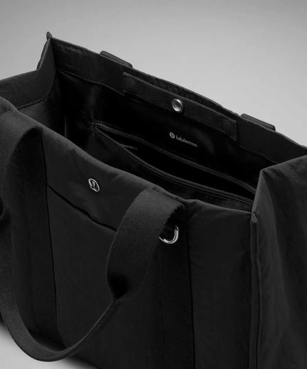 Tui-Tote-Lululemon-Boxy-Tote-Bag-10L-LW9FMJS-4.jpg?v=1770003370