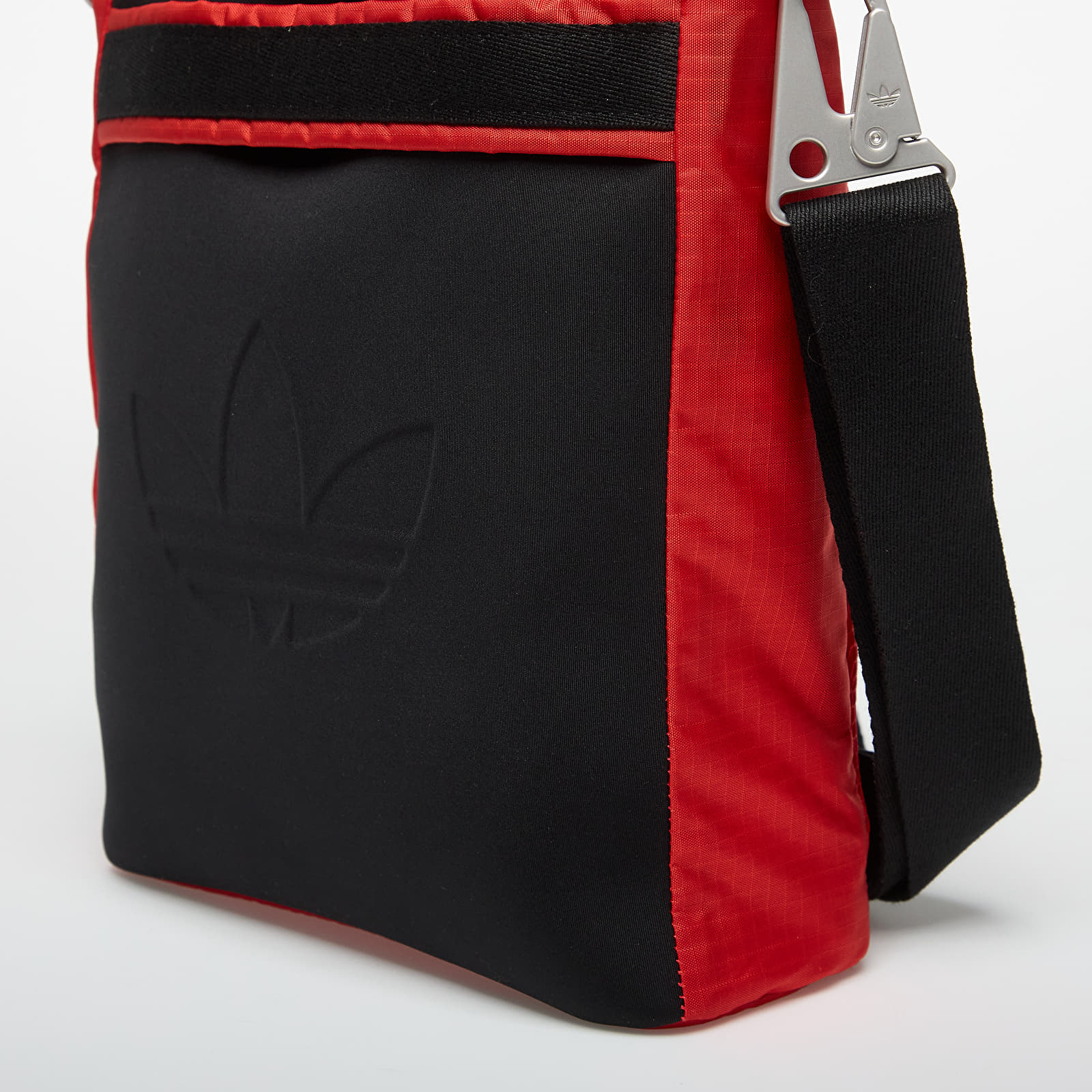 Tui-deo-cheo-Adidas-La-Brea-Bucket-Bag-JX6202-6.jpg