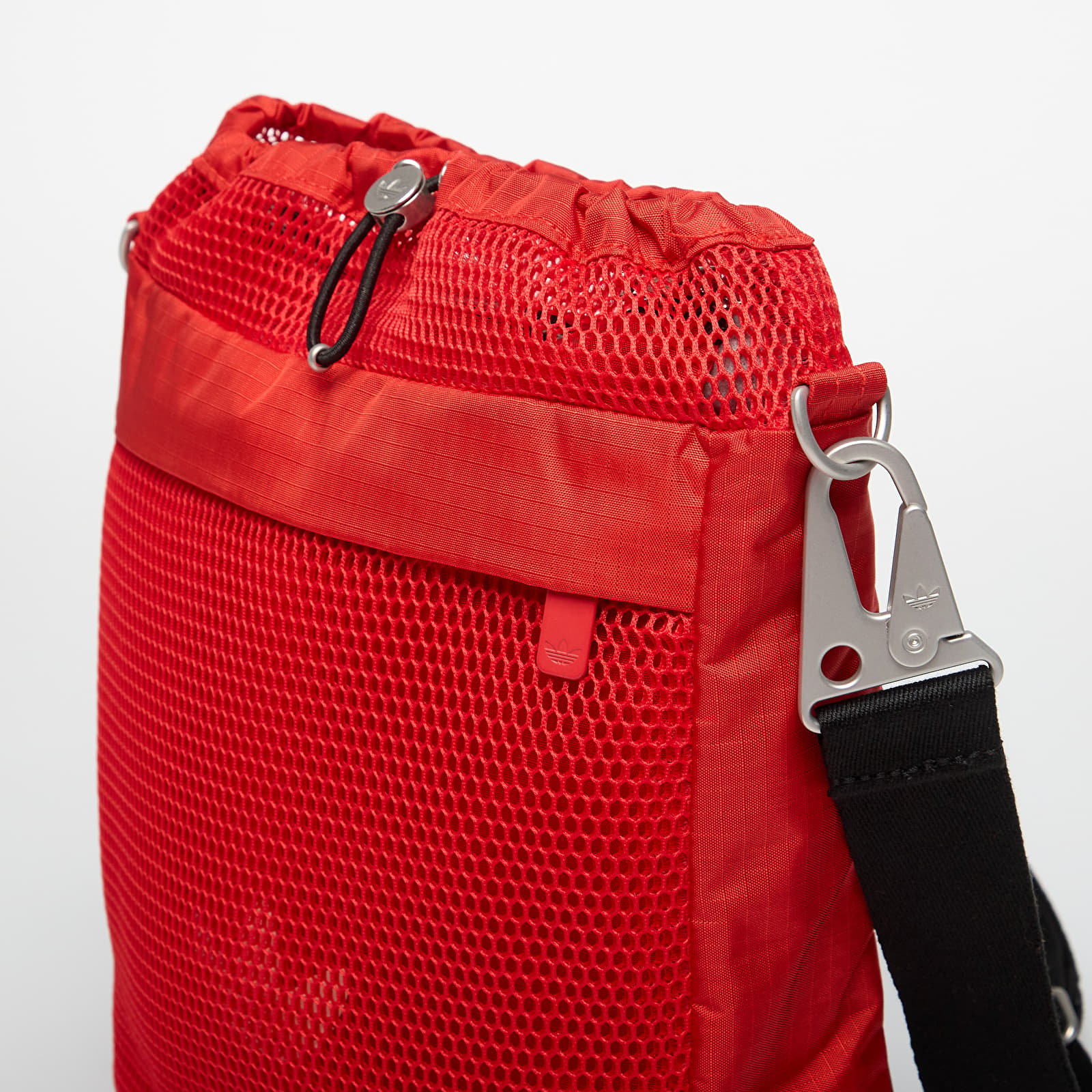 Tui-deo-cheo-Adidas-La-Brea-Bucket-Bag-JX6202-8.jpg