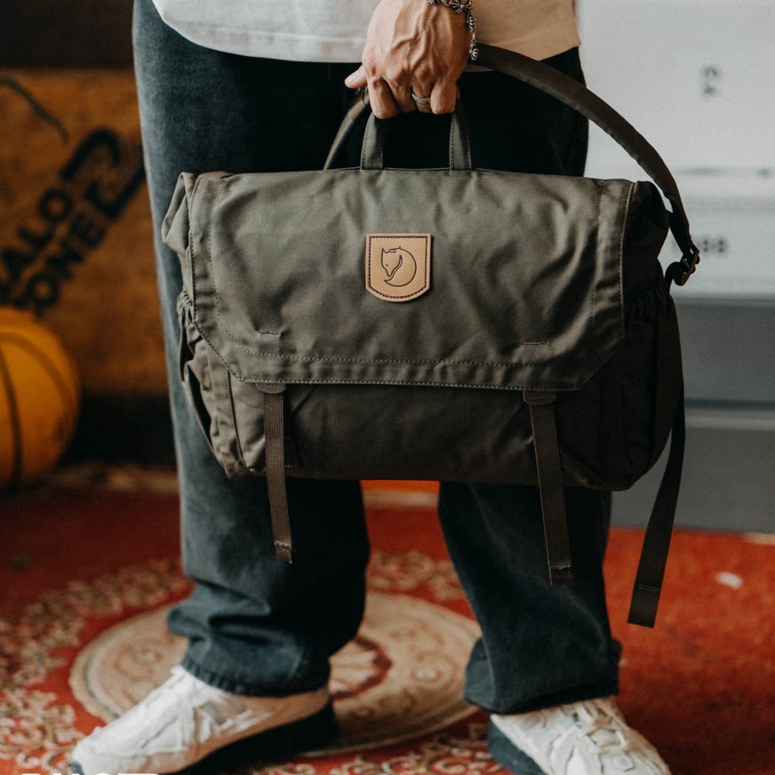 Tui-deo-cheo-Fjallraven-Foldsack-No-2-in-Dark-Olive-2.jpg