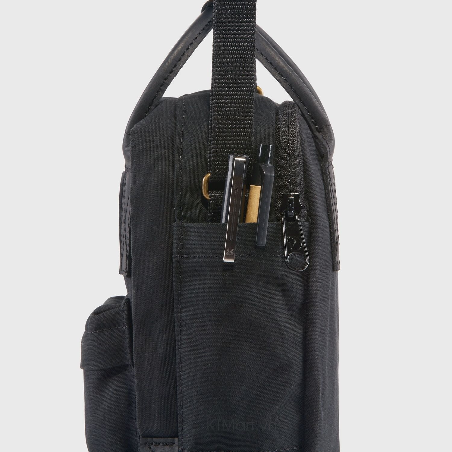 Tui-deo-cheo-G1000-chong-tham-Fjallraven-Kanken-No-2-Black-Sling-23799-12.jpg?v=1773193096