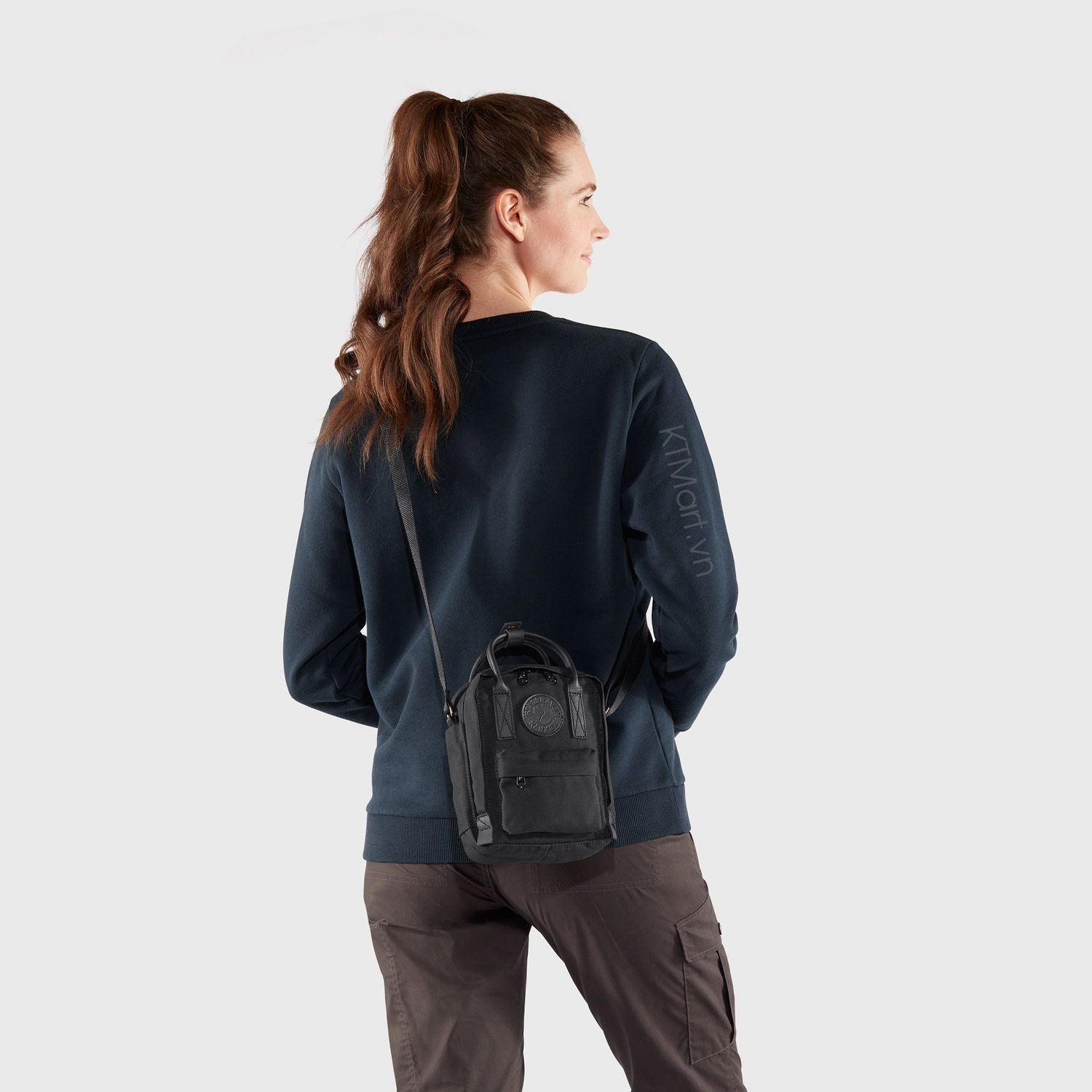 Tui-deo-cheo-G1000-chong-tham-Fjallraven-Kanken-No-2-Black-Sling-23799-3.jpg?v=1773193048