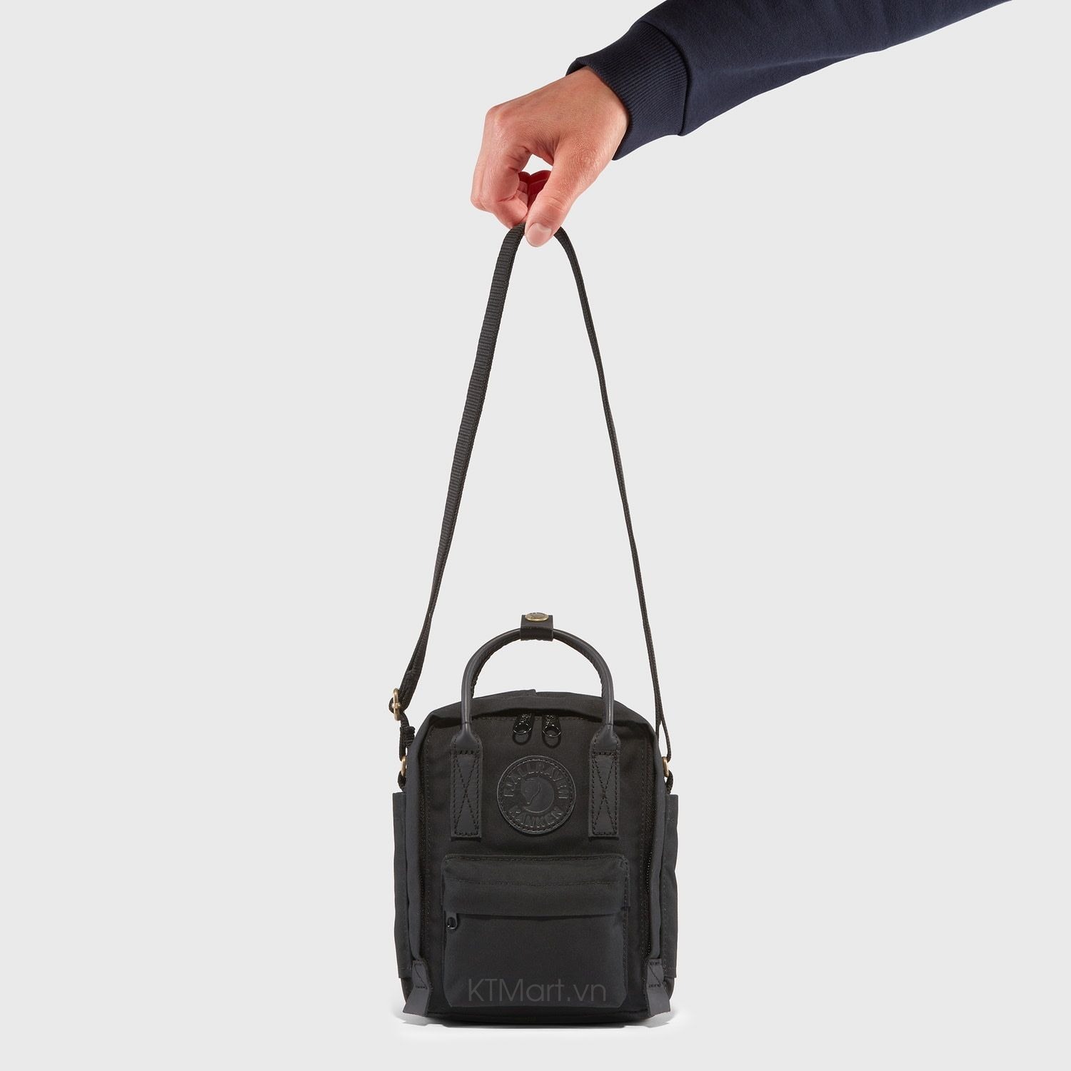 Tui-deo-cheo-G1000-chong-tham-Fjallraven-Kanken-No-2-Black-Sling-23799-4.jpg?v=1773193052