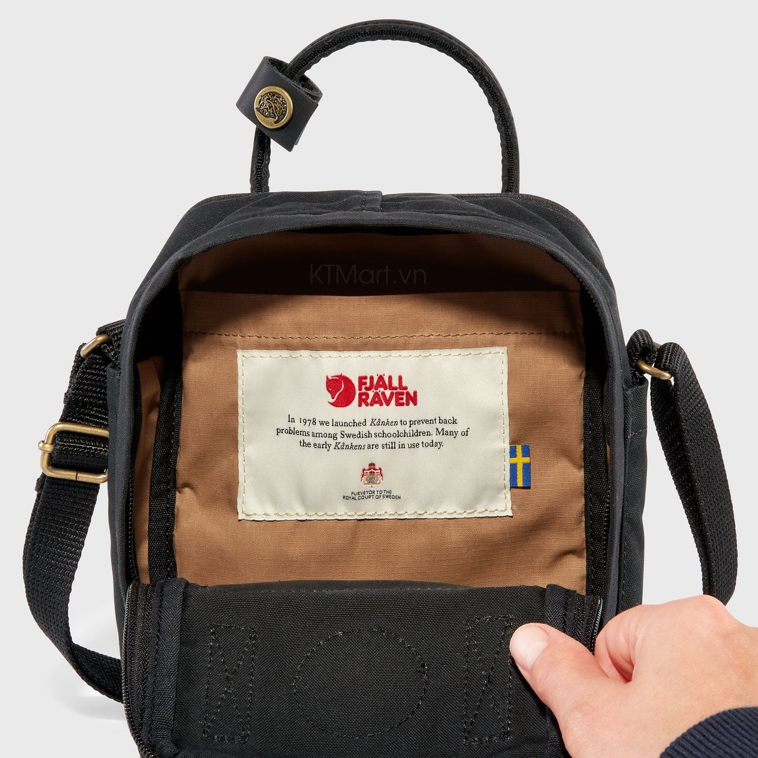 Tui-deo-cheo-G1000-chong-tham-Fjallraven-Kanken-No-2-Black-Sling-23799-5.jpg?v=1773193057