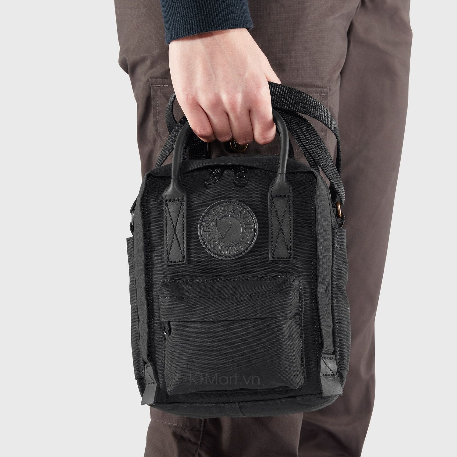 Tui-deo-cheo-G1000-chong-tham-Fjallraven-Kanken-No-2-Black-Sling-23799-8.jpg?v=1773193074
