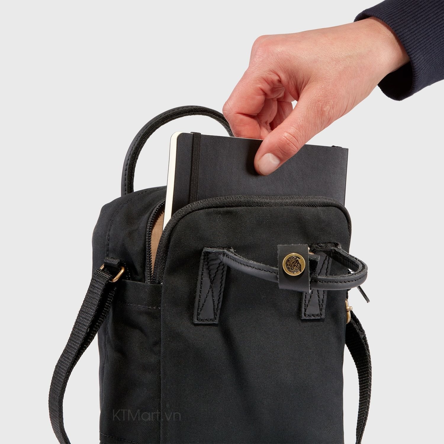Tui-deo-cheo-G1000-chong-tham-Fjallraven-Kanken-No-2-Black-Sling-23799-9.jpg?v=1773193080