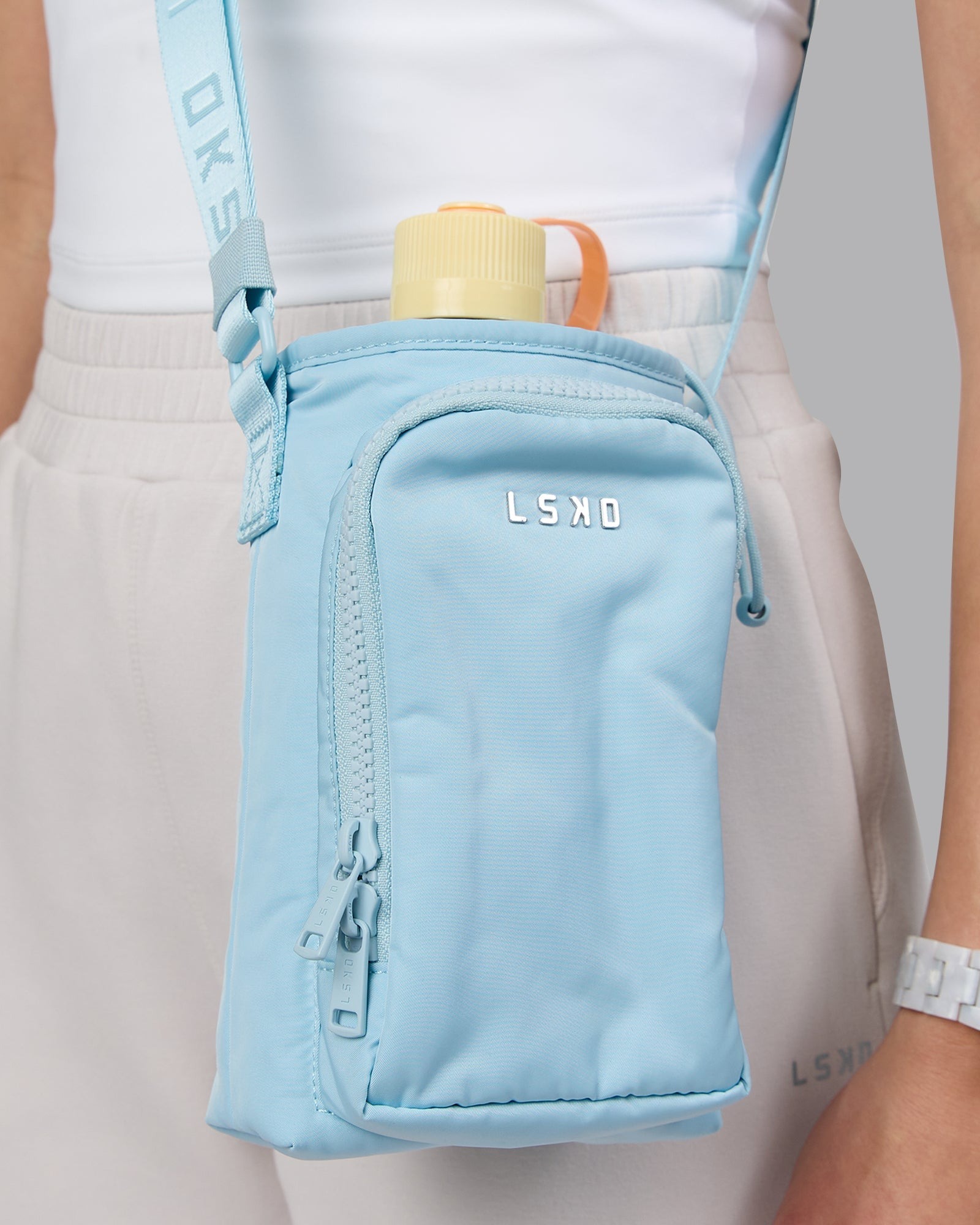 Tui-deo-cheo-LSKD-On-The-Go-Water-Bottle-Sling-5.jpg