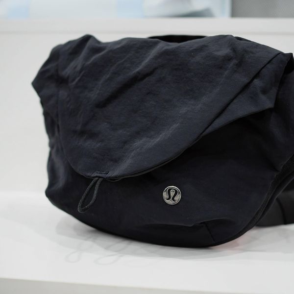 Tui-deo-cheo-Lululemon-Curved-Crossbody-Bag-3L-LU9BSJS-24.jpg?v=1772763413