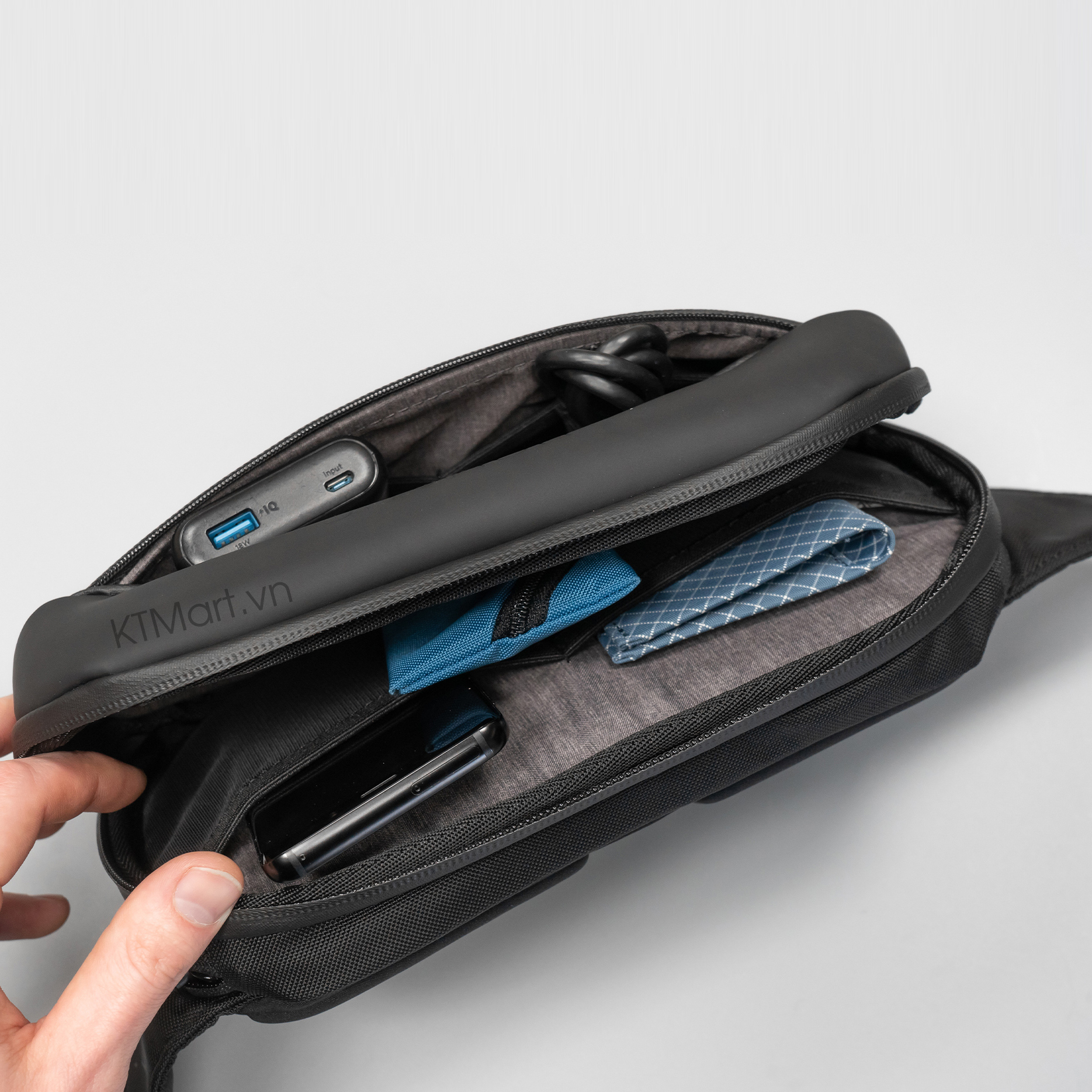 Tui-deo-cheo-Nomatic-Navigator-Sling-1L-12.jpg?v=1773284214