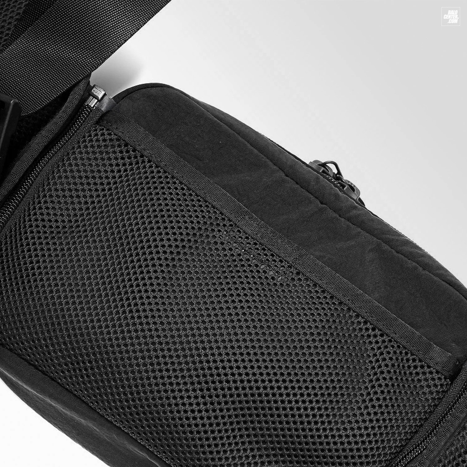 Tui-deo-cheo-Y-3-Classic-Sling-Bag-Black-Y3-Adidas-13.jpg?v=1773975909