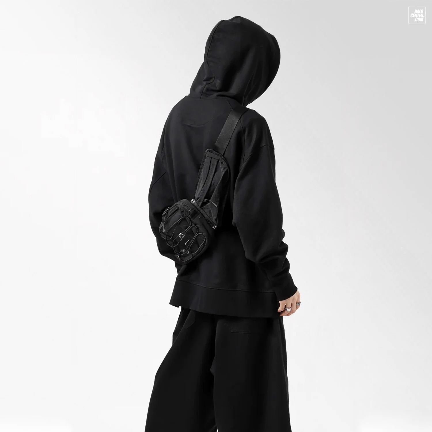 Tui-deo-cheo-Y-3-Classic-Sling-Bag-Black-Y3-Adidas-14.jpg?v=1773975921