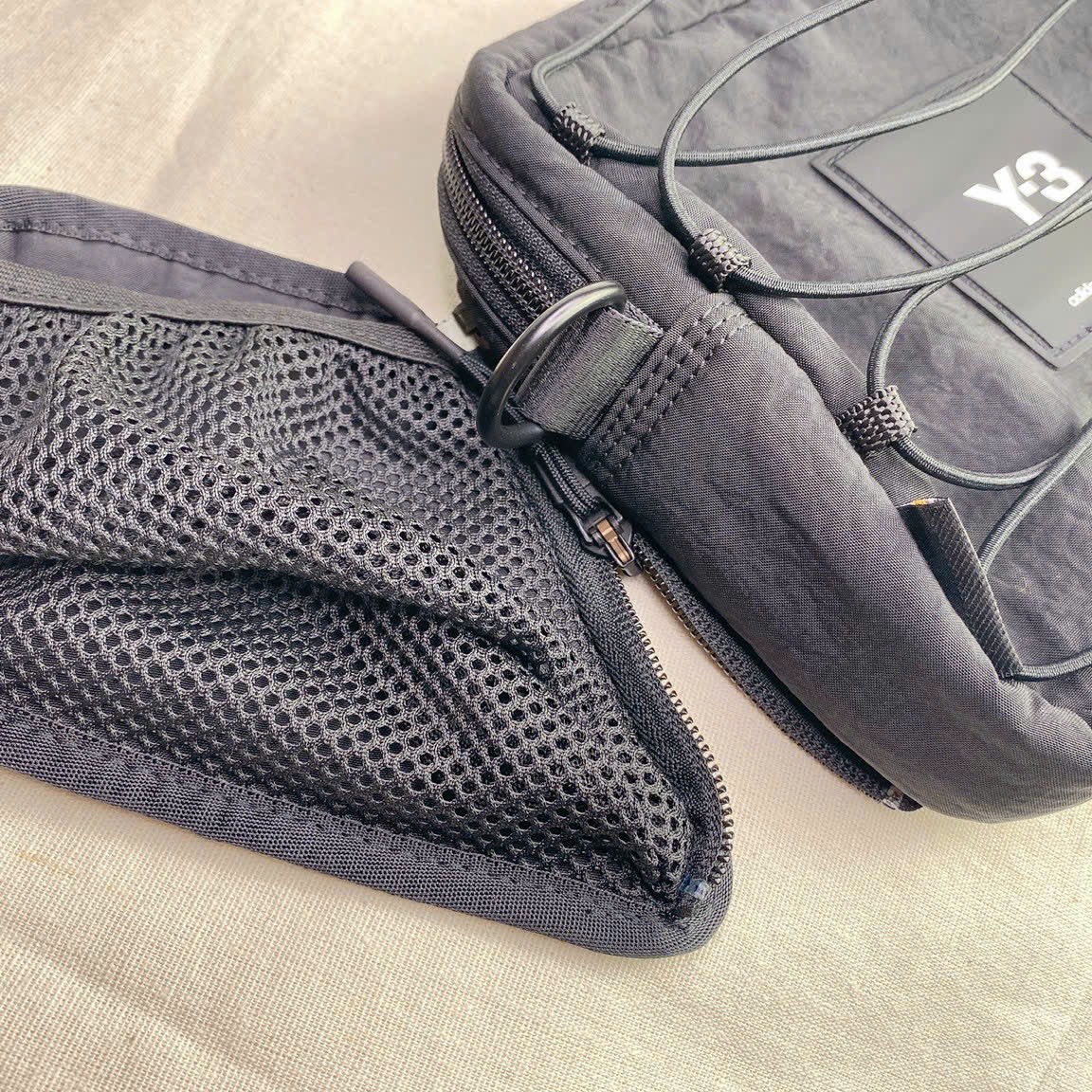 Tui-deo-cheo-Y-3-Classic-Sling-Bag-Black-Y3-Adidas-19.jpg?v=1773975960