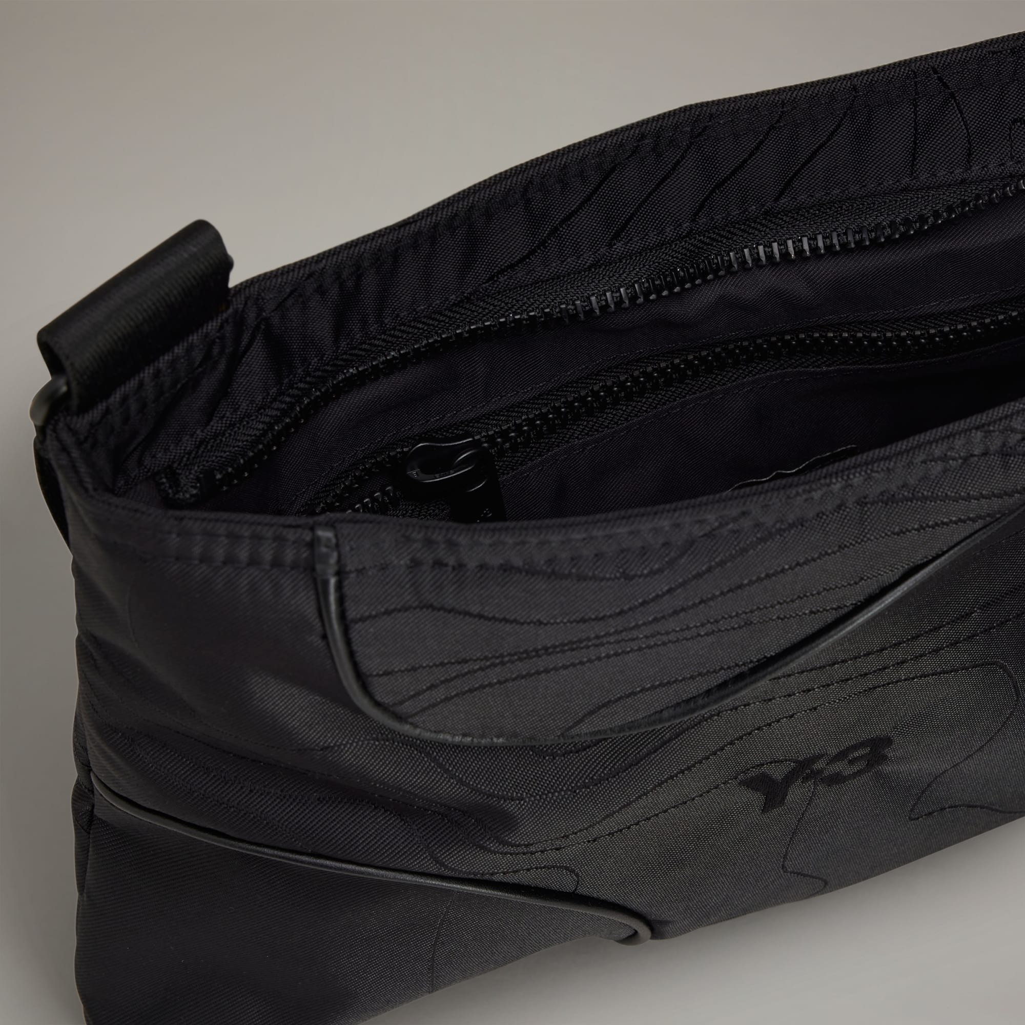 Tui-deo-cheo-Y-3-Yohji-Yamamoto-TPO-Sacoche-IR5776-Y3-13.jpg