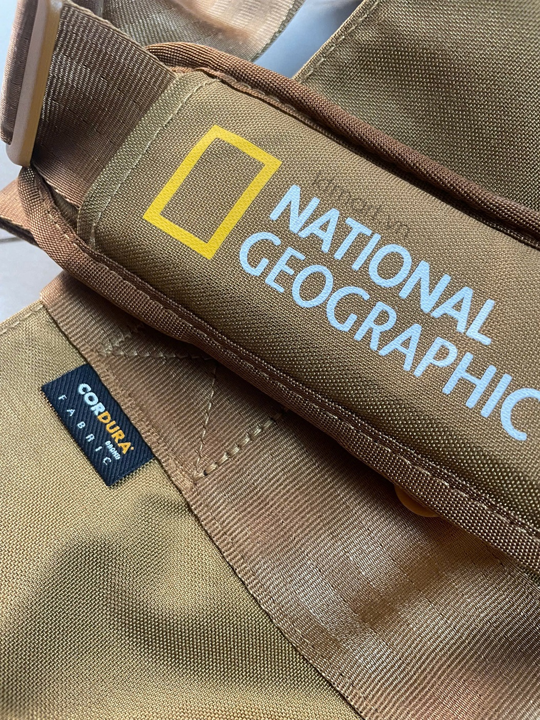Tui-du-lich-National-Geographic-NAG-13070-Tote-Bag-24L-6.jpg?v=1769740933