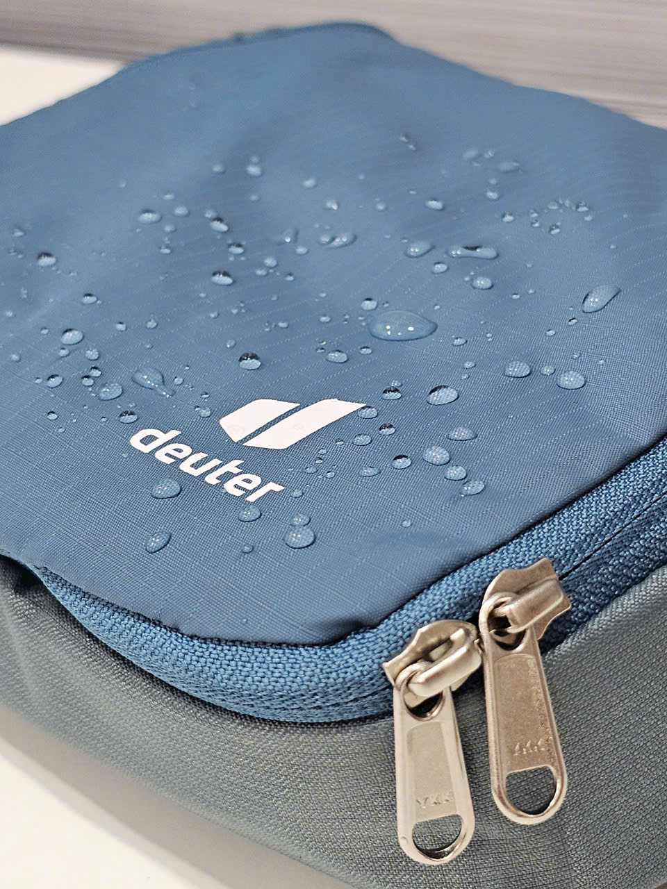 Tui-dung-do-treo-sieu-nhe-Toilet-Bag-Deuter-3930621-Wash-Center-Lite-II-39.jpg