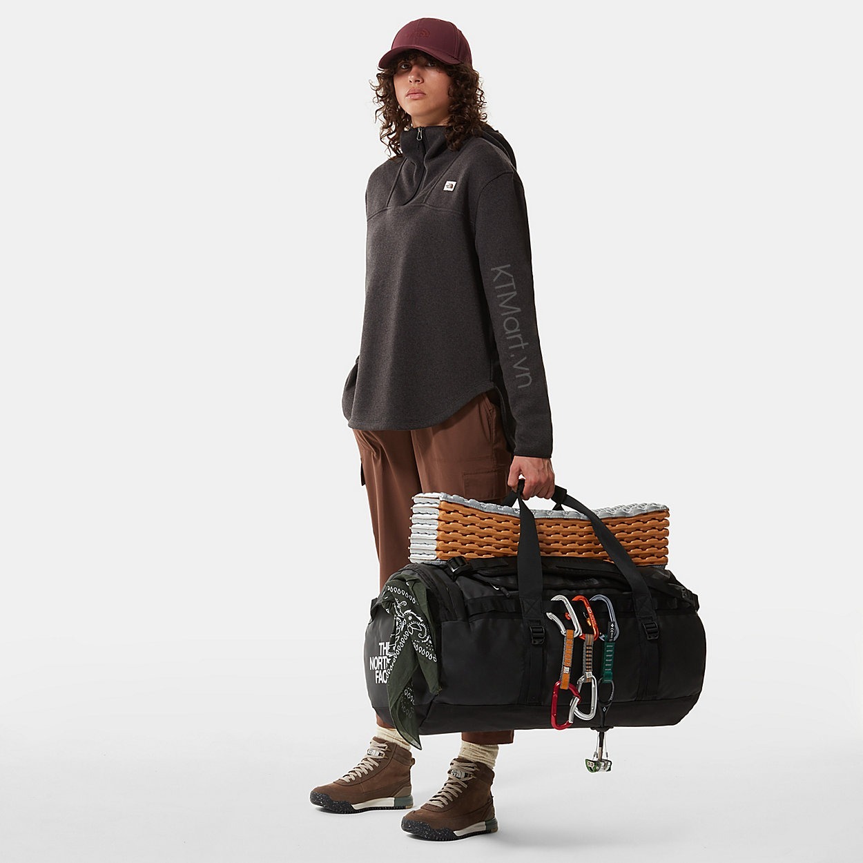 Tui-trong-71L-The-North-Face-Base-Camp-Duffel-Bag-NF0A52SA-21.jpg?v=1770693558