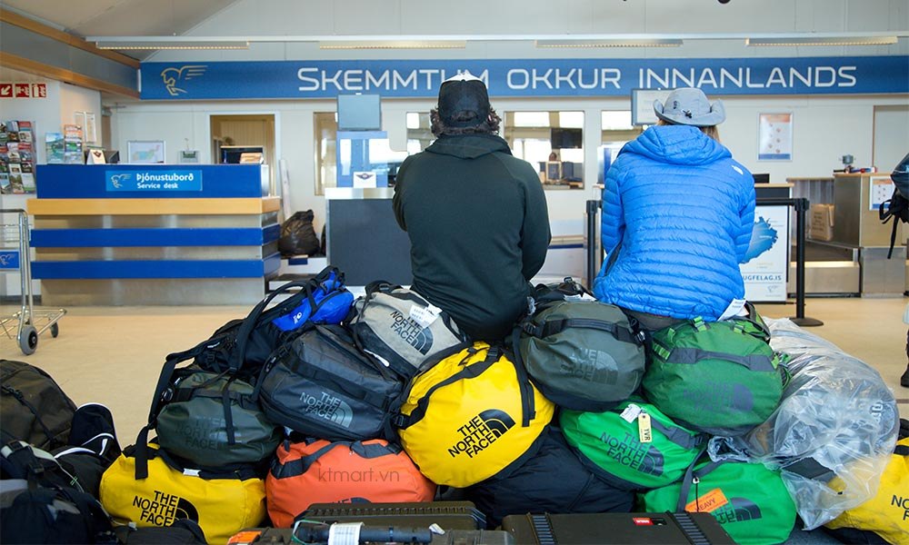 Tui-trong-71L-The-North-Face-Base-Camp-Duffel-Bag-NF0A52SA-45.jpg?v=1770693679