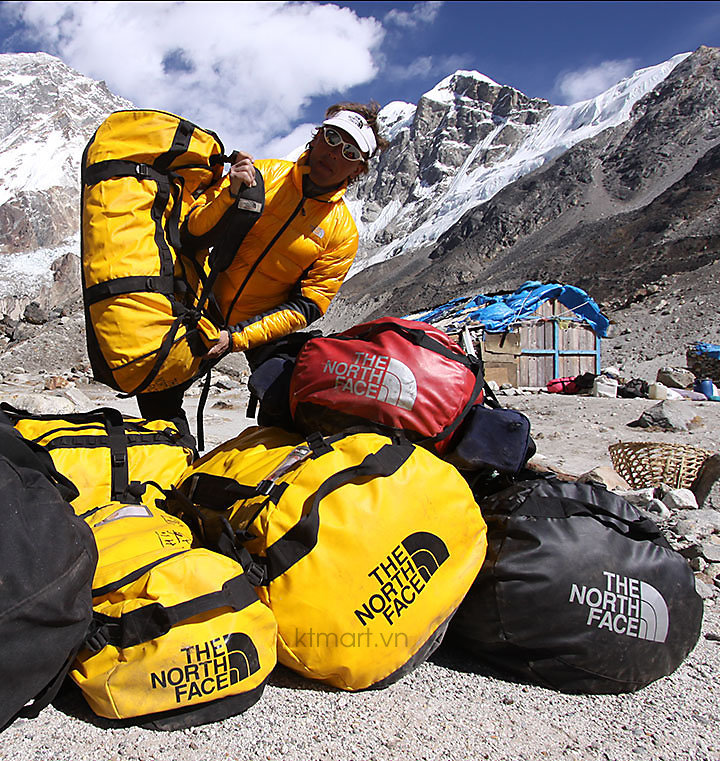 Tui-trong-71L-The-North-Face-Base-Camp-Duffel-Bag-NF0A52SA-46.jpg?v=1770693689