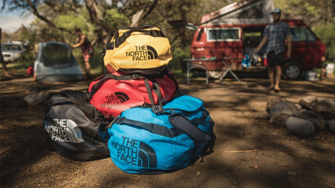 Tui-trong-71L-The-North-Face-Base-Camp-Duffel-Bag-NF0A52SA-47.jpg?v=1770693693