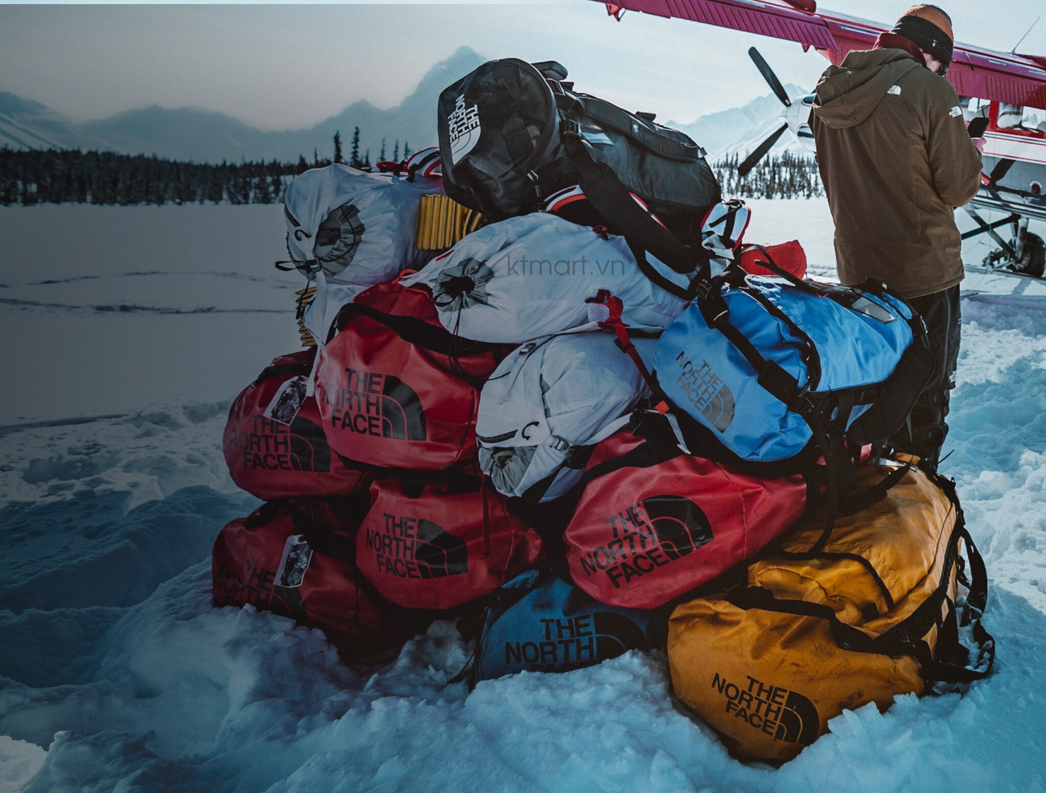 Tui-trong-71L-The-North-Face-Base-Camp-Duffel-Bag-NF0A52SA-60.jpg?v=1770693753