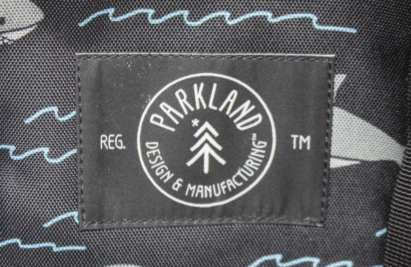 Tui-trong-Parkland-Weekend-Bag-Lookout-Small-Shark-24L-1.jpg?v=1780986810