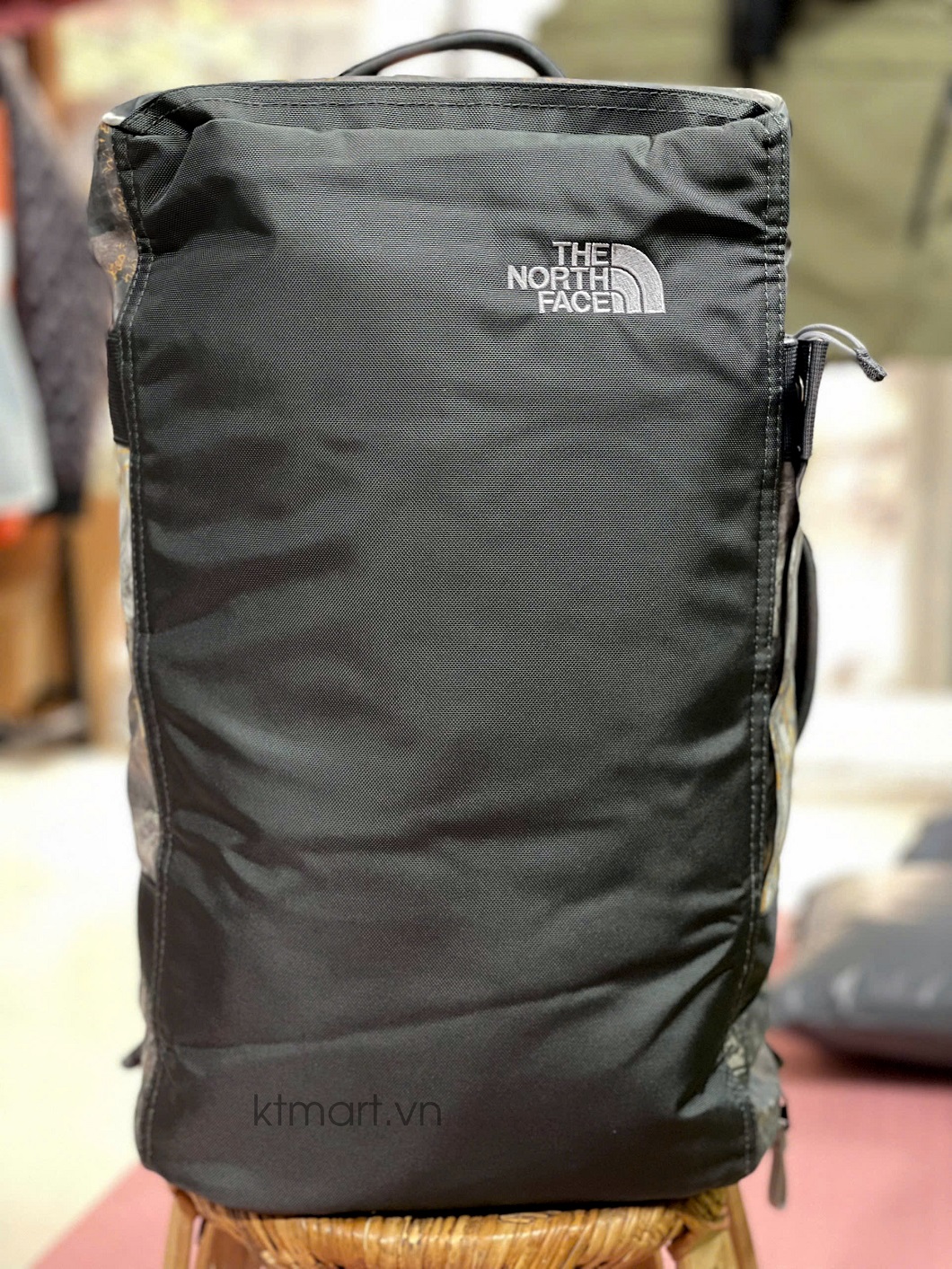 Tui-trong-The-North-Face-Base-Camp-Voyager-Duffel-32L-52RR-4.jpg