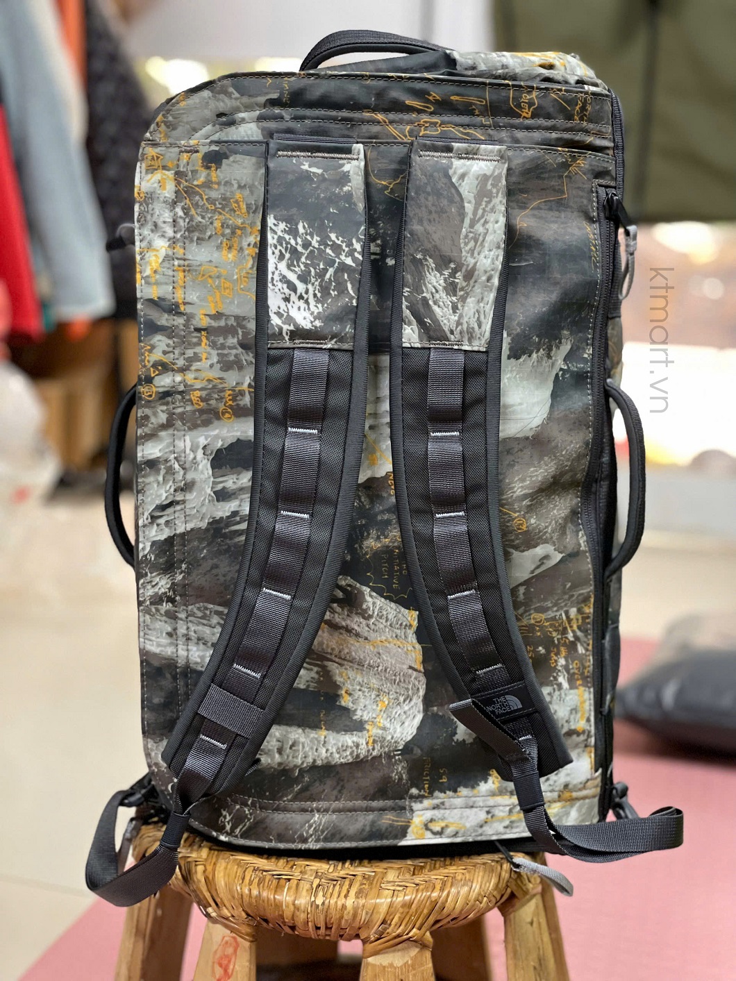 Tui-trong-The-North-Face-Base-Camp-Voyager-Duffel-32L-52RR-5.jpg
