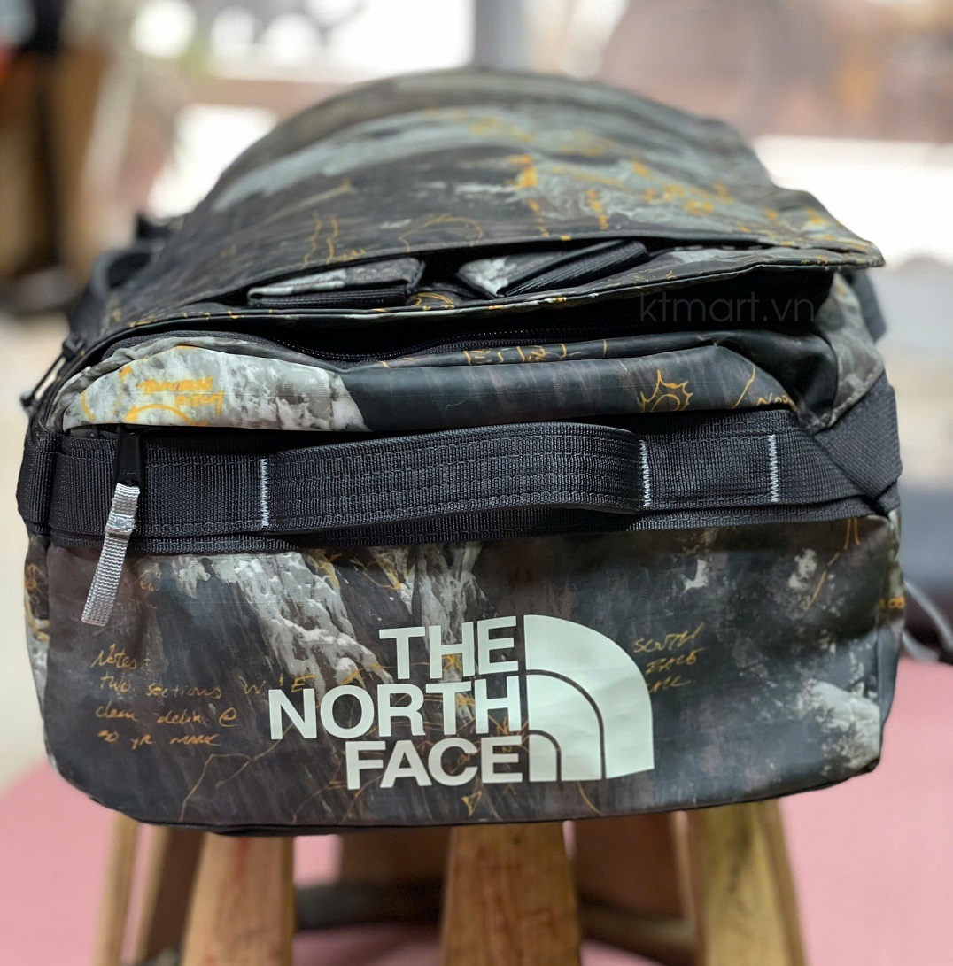Tui-trong-The-North-Face-Base-Camp-Voyager-Duffel-32L-52RR-6.jpg