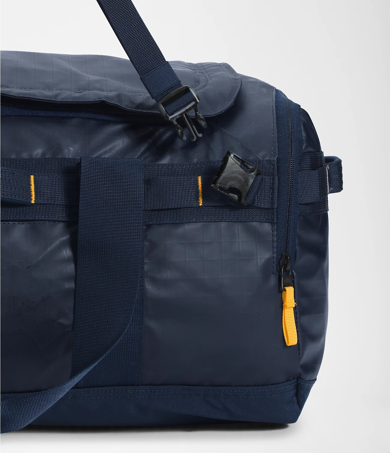 Tui-trong-The-North-Face-Base-Camp-Voyager-Duffel-62L-NF0A52S3-10.jpg?v=1773974561