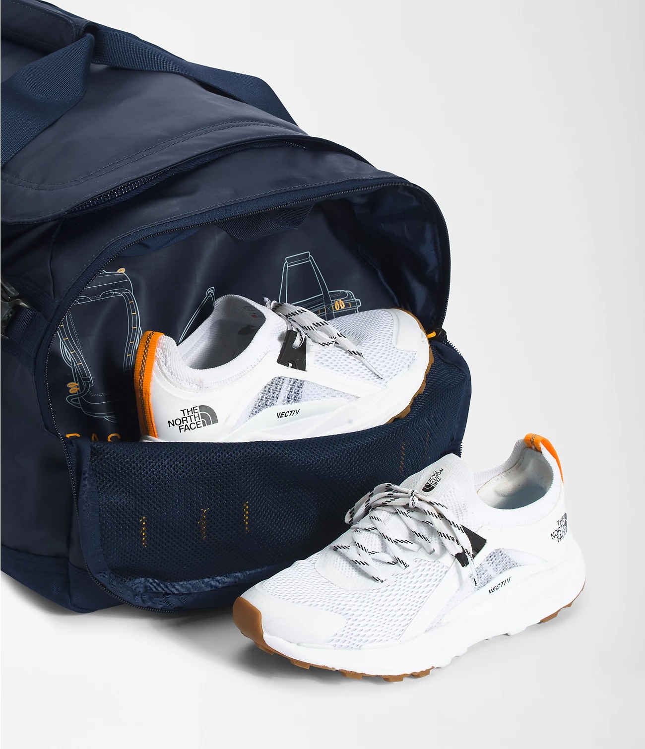 Tui-trong-The-North-Face-Base-Camp-Voyager-Duffel-62L-NF0A52S3-9.jpg?v=1773974556